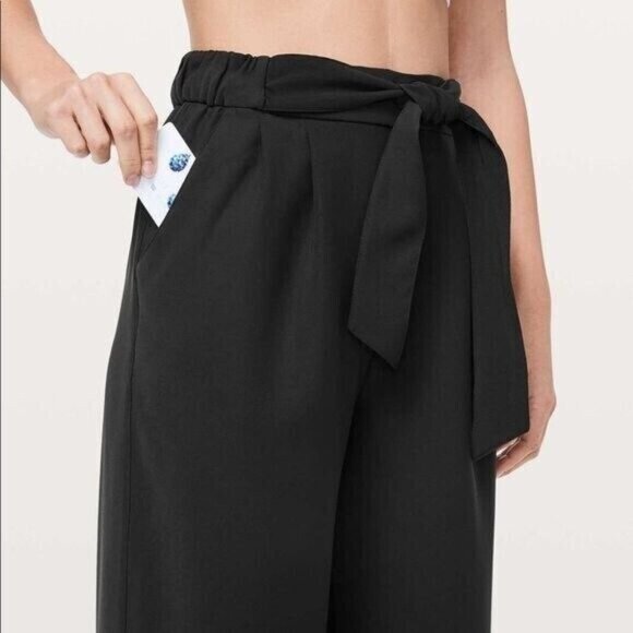 Lululemon Noir Crop Black Women 4 EUC Tie Front Pant Pockets Stretch On the Move - Picture 13 of 16